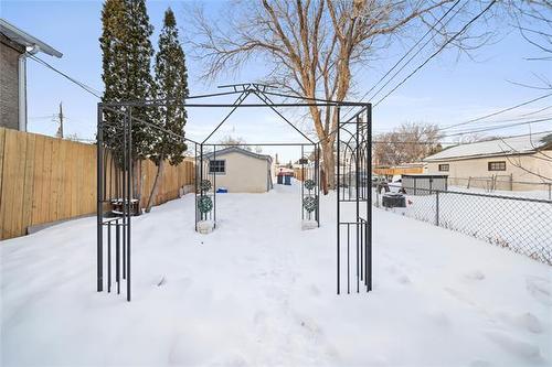 563 Matheson Ave, Winnipeg, MB 