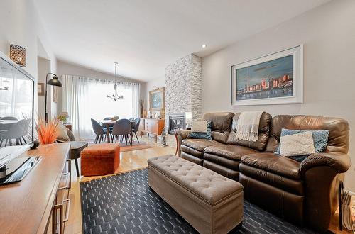 Salon - 111 Rue Jubilee, Longueuil (Greenfield Park), QC - Indoor Photo Showing Living Room