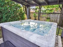 Hot tub - 