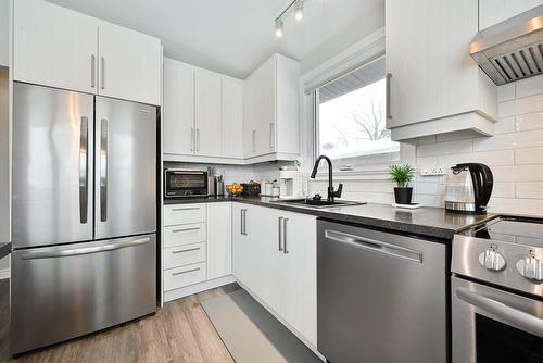Cuisine - 111 Rue Jubilee, Longueuil (Greenfield Park), QC - Indoor Photo Showing Kitchen With Upgraded Kitchen