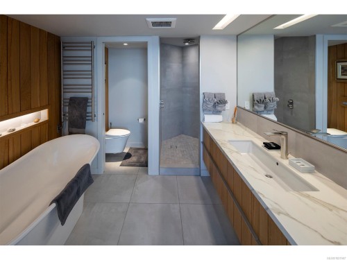 606-1234 Wharf St, Victoria, BC - Indoor Photo Showing Bathroom