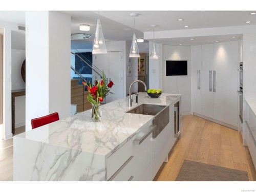 606-1234 Wharf St, Victoria, BC - Indoor Photo Showing Kitchen With Upgraded Kitchen