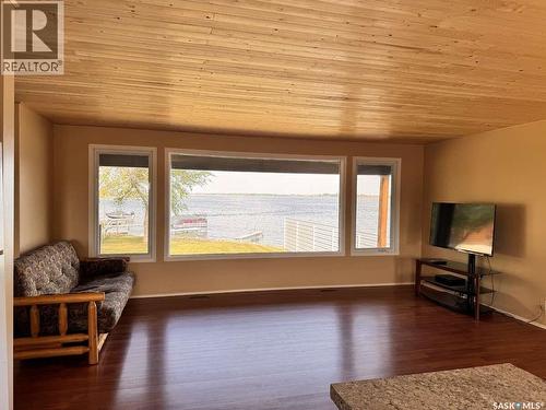100B Lakeshore Drive, Wee Too Beach, SK - Indoor Photo Showing Living Room
