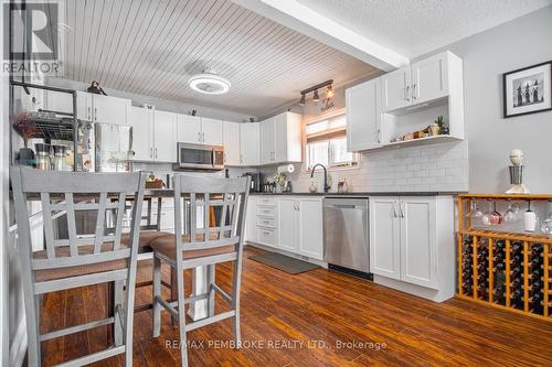 61 Doran Road, Petawawa, ON - Indoor Photo Showing Kitchen With Upgraded Kitchen