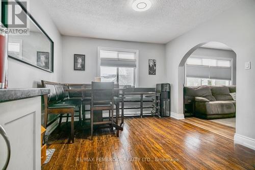 61 Doran Road, Petawawa, ON - Indoor Photo Showing Dining Room
