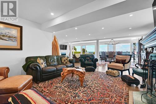 20214 County Rd 2 Road, South Glengarry, ON - Indoor Photo Showing Living Room