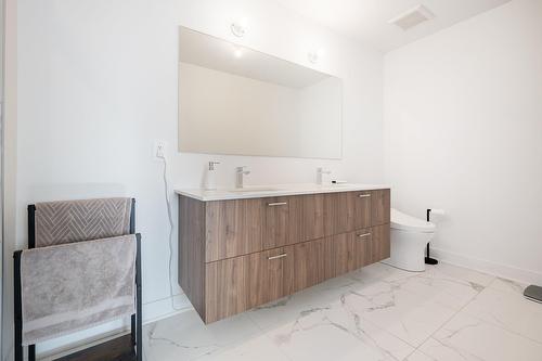 Salle de bains attenante à la CCP - 13359Z Boul. Gouin O., Montréal (Pierrefonds-Roxboro), QC 