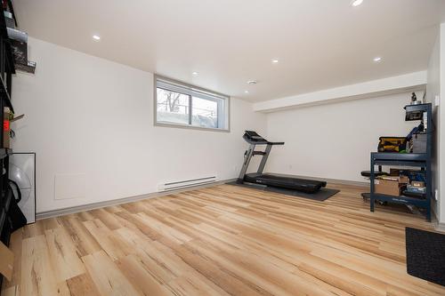 Salle familiale - 13359Z Boul. Gouin O., Montréal (Pierrefonds-Roxboro), QC 