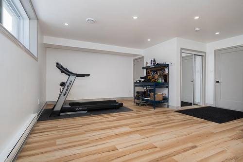 Salle familiale - 13359Z Boul. Gouin O., Montréal (Pierrefonds-Roxboro), QC 