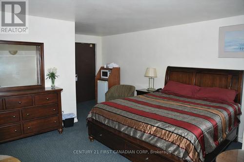 1701 London Line, Sarnia, ON 