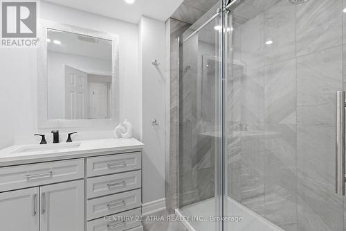 18 Abbott Avenue, Aurora, ON - Indoor Photo Showing Bathroom