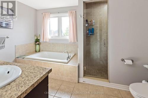 1479 Sandpiper Drive, London North (North D), ON - Indoor Photo Showing Bathroom