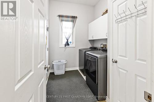 1479 Sandpiper Drive, London North (North D), ON - Indoor Photo Showing Laundry Room