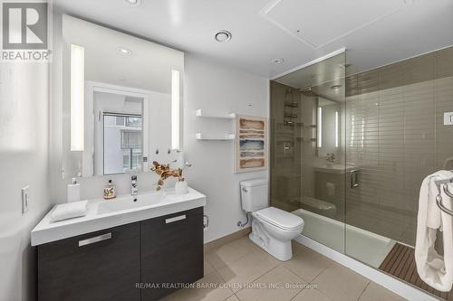 732 - 629 King Street W, Toronto, ON - Indoor Photo Showing Bathroom