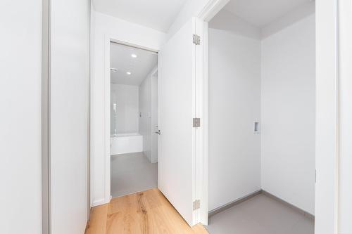 Salle de bains - 305-585 Av. Glengarry, Mont-Royal, QC - Indoor Photo Showing Other Room