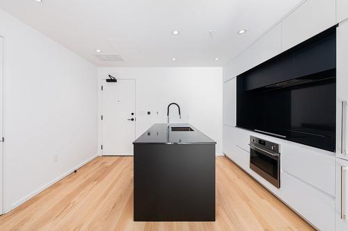 Cuisine - 305-585 Av. Glengarry, Mont-Royal, QC - Indoor Photo Showing Other Room