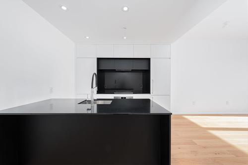 Cuisine - 305-585 Av. Glengarry, Mont-Royal, QC - Indoor