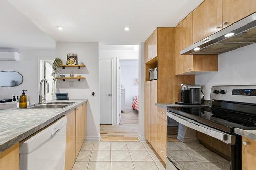 Cuisine - 6884 13E Avenue, Montréal (Rosemont/La Petite-Patrie), QC - Indoor Photo Showing Kitchen With Double Sink