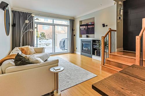 Salon - 1760 Rue Des Francs-Bourgeois, Boisbriand, QC 