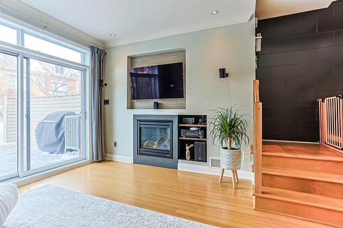 Salon - 1760 Rue Des Francs-Bourgeois, Boisbriand, QC 