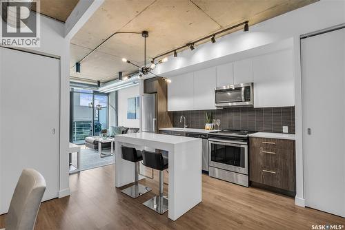 303 490 2Nd Avenue, Saskatoon, SK - Indoor Photo Showing Kitchen With Upgraded Kitchen