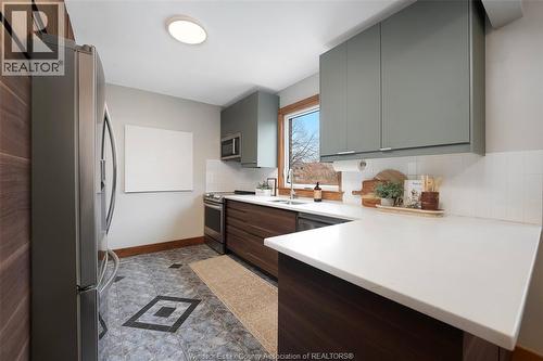 2462 Buckingham Drive, Windsor, ON - Indoor Photo Showing Kitchen