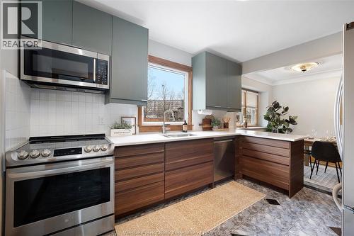2462 Buckingham Drive, Windsor, ON - Indoor Photo Showing Kitchen