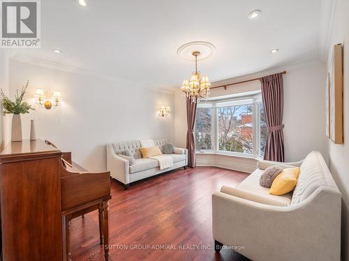 3 Larksong Court, Toronto, ON - Indoor Photo Showing Living Room