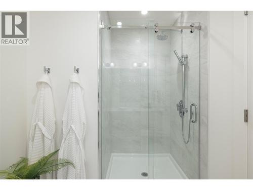 3313 Watt Road, Kelowna, BC - Indoor Photo Showing Bathroom