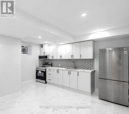 659 Roselaire Trail, Mississauga, ON - Indoor Photo Showing Kitchen