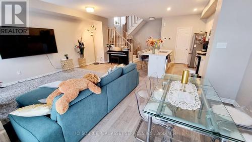 276 Pastel Way, Ottawa, ON - Indoor Photo Showing Living Room