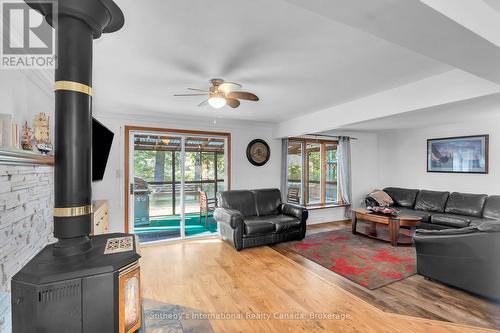 21 Sparrow Road, Kawartha Lakes (Somerville), ON - Indoor Photo Showing Living Room