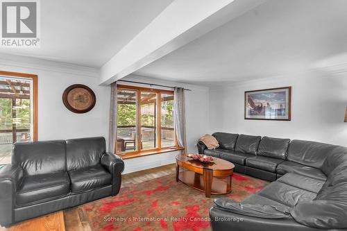 21 Sparrow Road, Kawartha Lakes (Somerville), ON - Indoor Photo Showing Living Room
