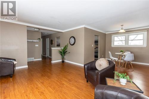 342 Southon, Espanola, ON - Indoor Photo Showing Living Room