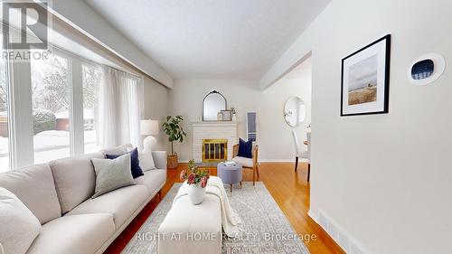710 Oshawa Boulevard N, Oshawa (Centennial), ON - Indoor Photo Showing Living Room