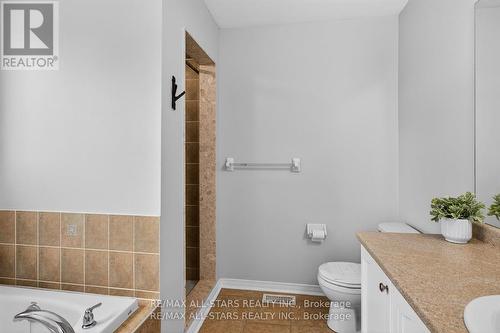 50 Cook Street, Kawartha Lakes (Lindsay), ON - Indoor Photo Showing Bathroom