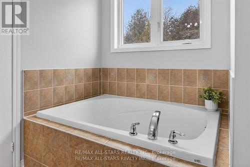 50 Cook Street, Kawartha Lakes (Lindsay), ON - Indoor Photo Showing Bathroom