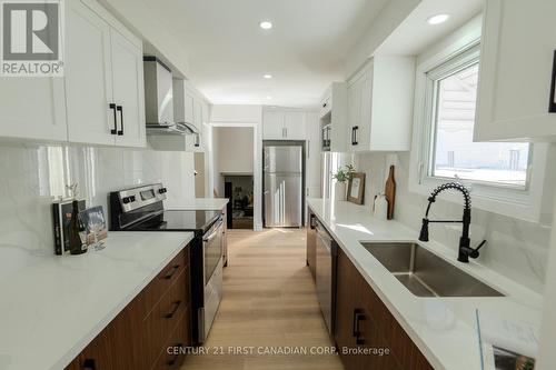 71 Adswood Road, London South (South Y), ON - Indoor Photo Showing Kitchen With Upgraded Kitchen