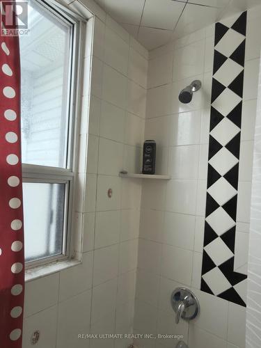 33 Shannon Street, Toronto, ON - Indoor Photo Showing Bathroom