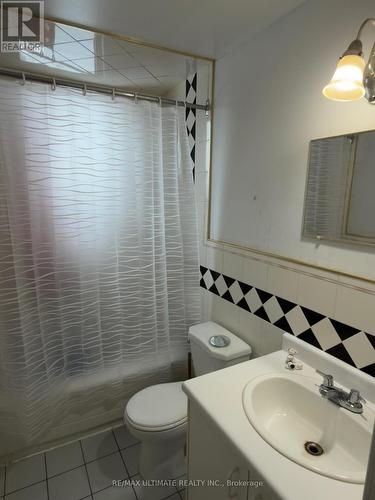 33 Shannon Street, Toronto, ON - Indoor Photo Showing Bathroom