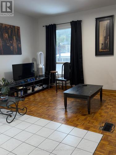 33 Shannon Street, Toronto, ON - Indoor