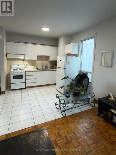 33 Shannon Street, Toronto, ON - Indoor Photo Showing Kitchen