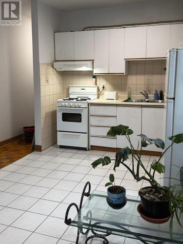 33 Shannon Street, Toronto, ON - Indoor Photo Showing Kitchen With Double Sink