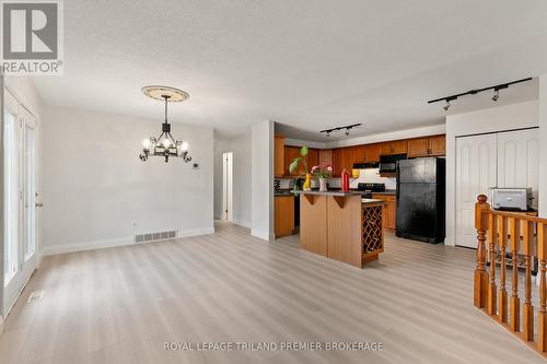 408 Brookhaven Place, London East (East A), ON - Indoor Photo Showing Kitchen