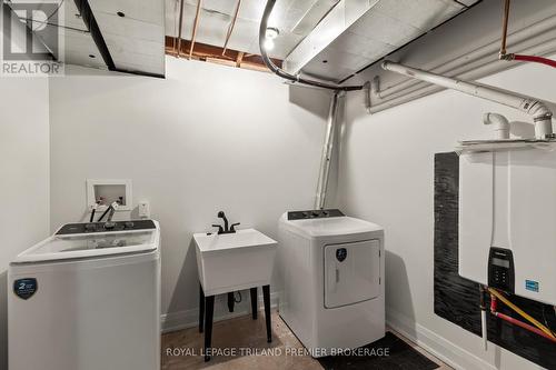 408 Brookhaven Place, London East (East A), ON - Indoor Photo Showing Laundry Room