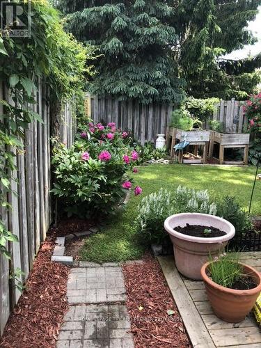 408 Brookhaven Place, London East (East A), ON - Outdoor With Backyard