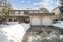 1466 FLAMINIA COURT  Mississauga, ON L5J 3Z6
