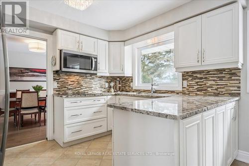 1466 Flaminia Court, Mississauga, ON - Indoor Photo Showing Kitchen With Upgraded Kitchen