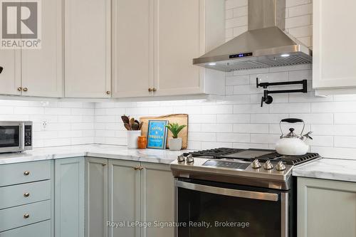 9 Wilson Street, Collingwood, ON - Indoor Photo Showing Kitchen With Upgraded Kitchen