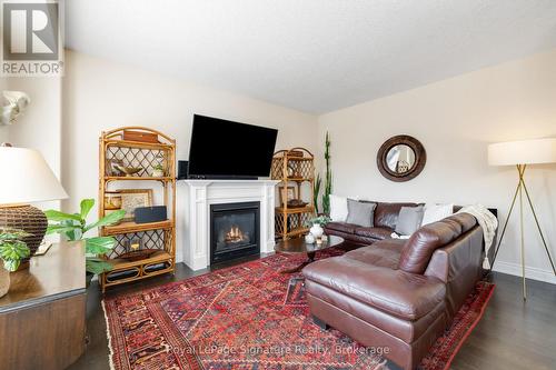 9 Wilson Street, Collingwood, ON - Indoor Photo Showing Living Room With Fireplace